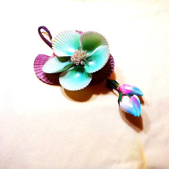 A Travel Treasure ~ Hanging SEASHELL ART ~ An Idea for the Bathroom - Picture 1 of 1